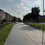 Stylish Canal-Side Retreat In Central Edinburgh